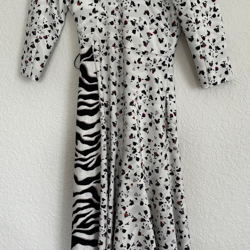 Dress - Picture 9 of 10